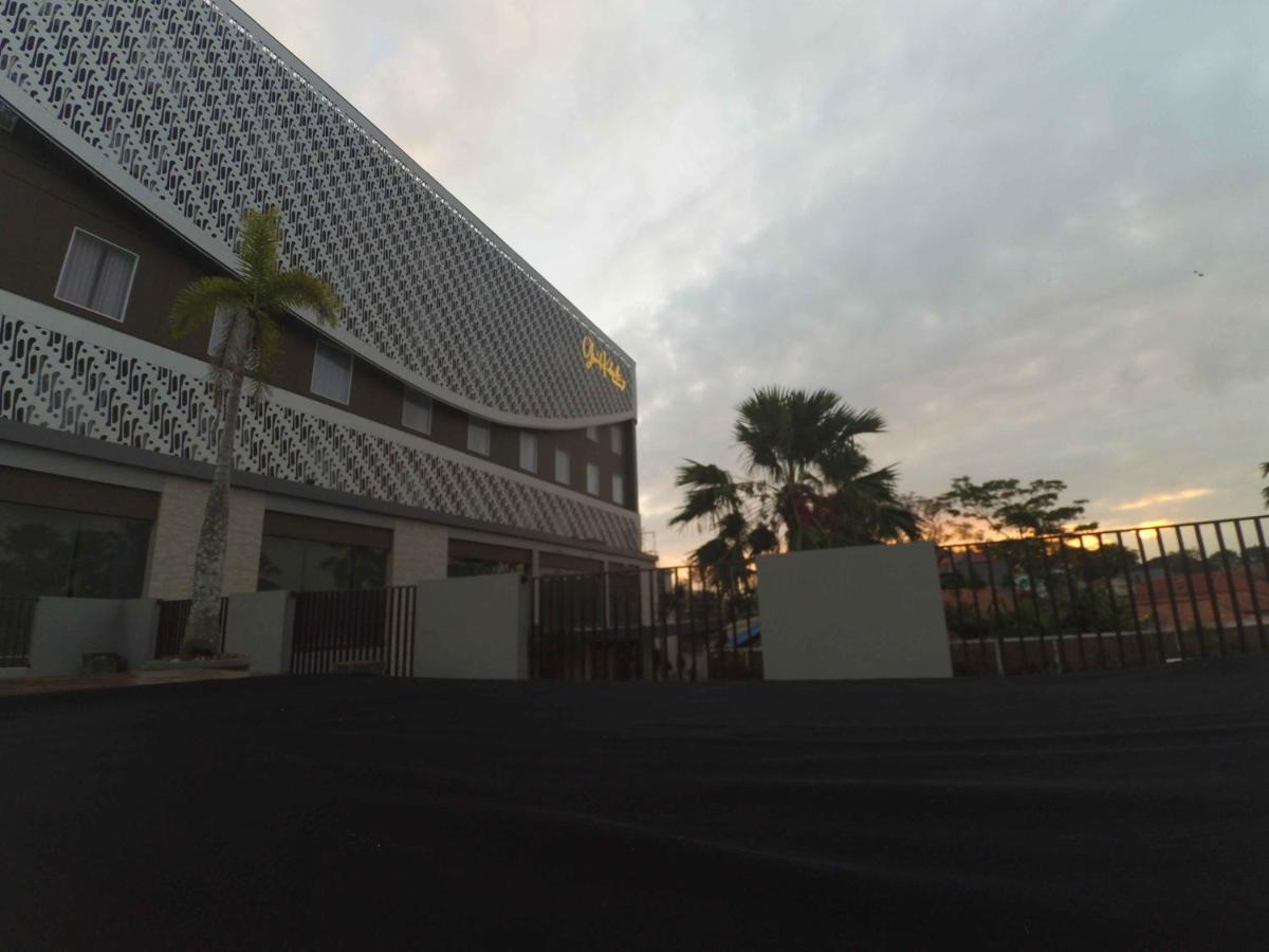 Grand Kolopaking Hotel Kebumen ภายนอก รูปภาพ