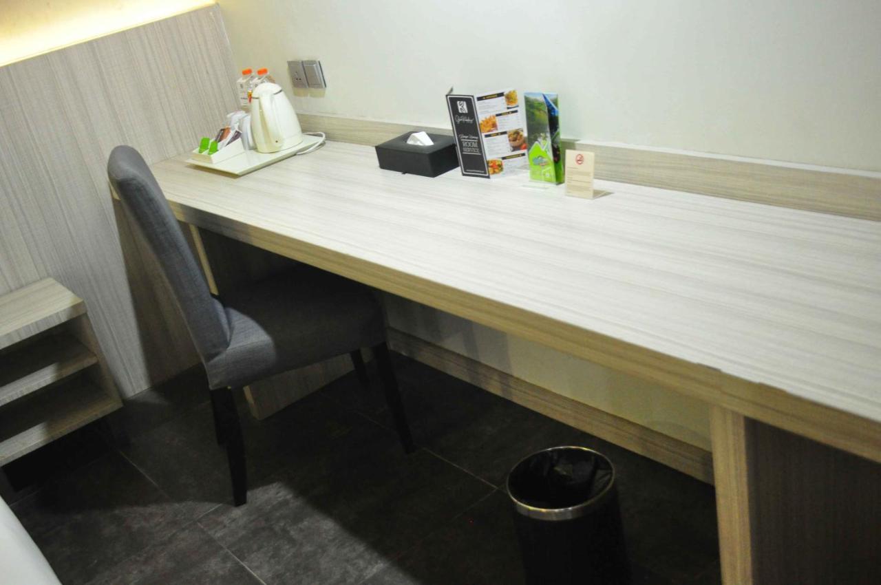 Grand Kolopaking Hotel Kebumen ภายนอก รูปภาพ