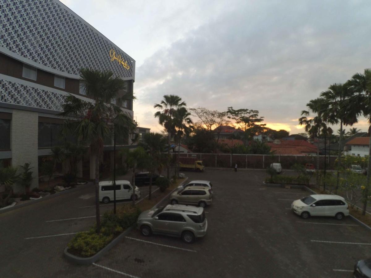 Grand Kolopaking Hotel Kebumen ภายนอก รูปภาพ