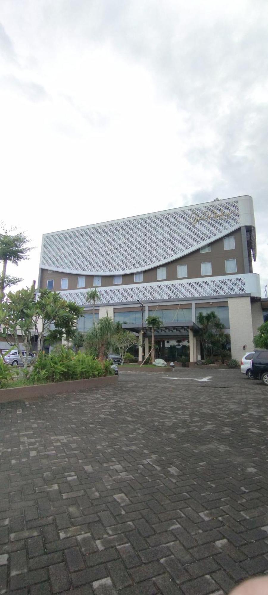 Grand Kolopaking Hotel Kebumen ภายนอก รูปภาพ