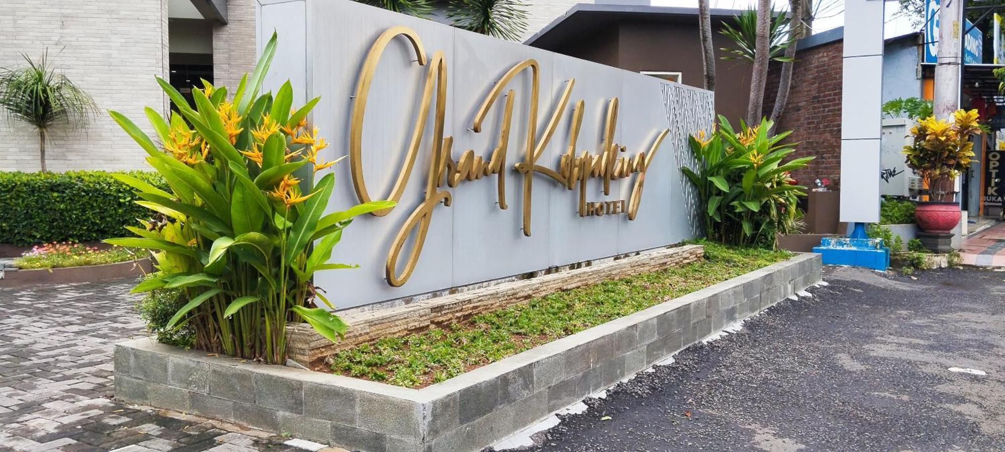 Grand Kolopaking Hotel Kebumen ภายนอก รูปภาพ